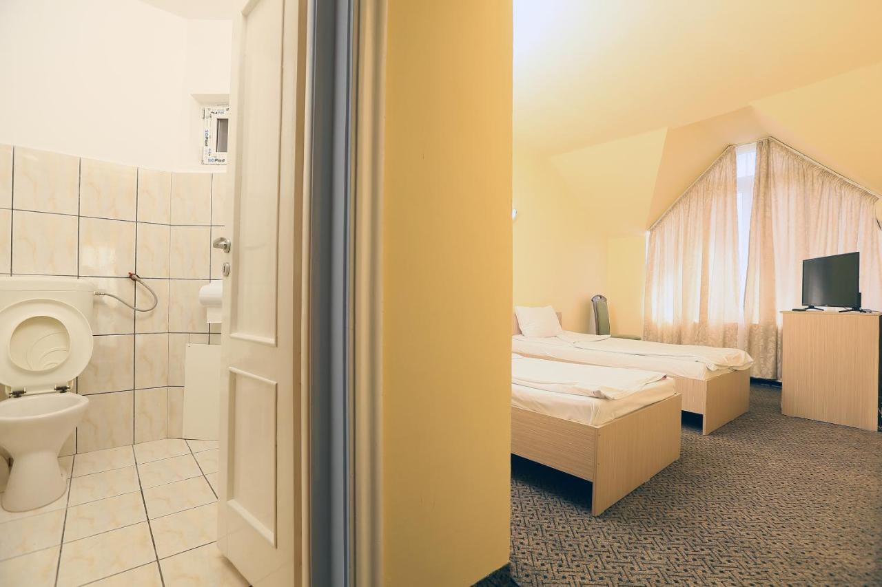 Hotel Corola Nagyvárad Kültér fotó