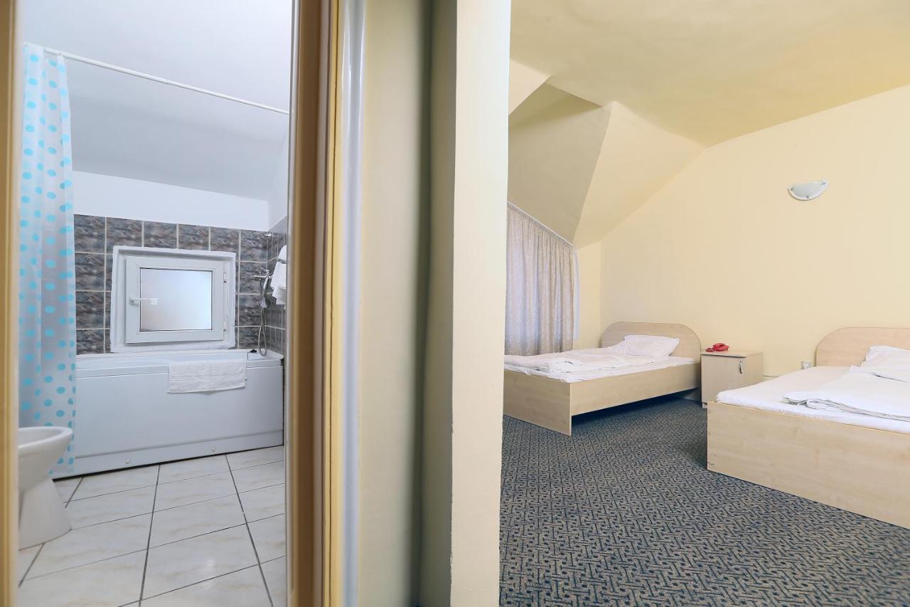 Hotel Corola Nagyvárad Kültér fotó