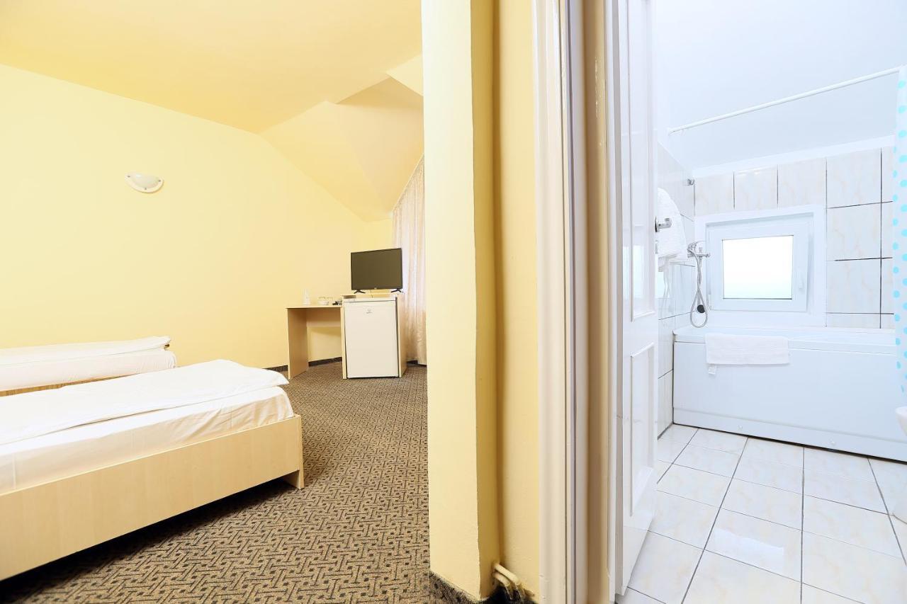 Hotel Corola Nagyvárad Kültér fotó