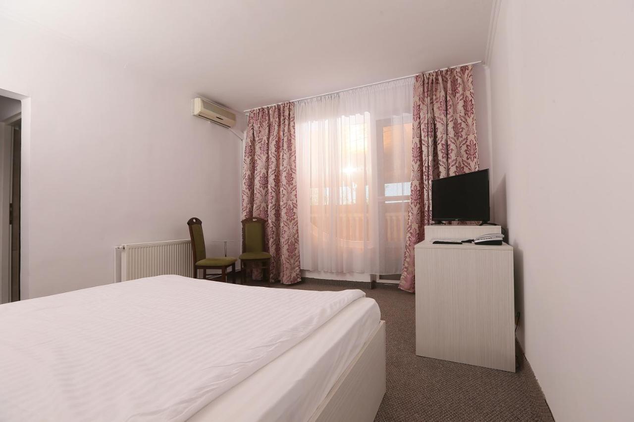 Hotel Corola Nagyvárad Kültér fotó