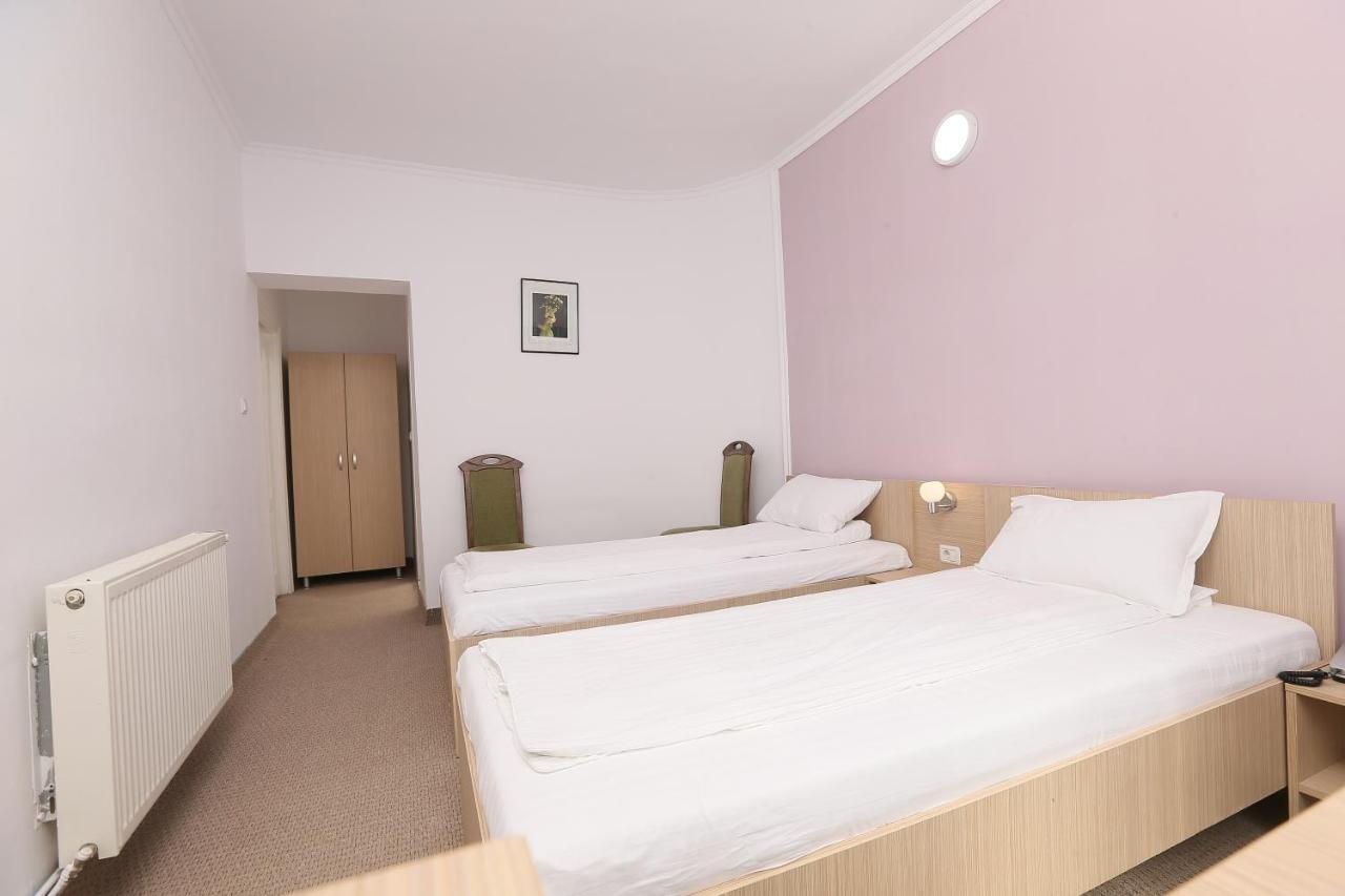 Hotel Corola Nagyvárad Kültér fotó