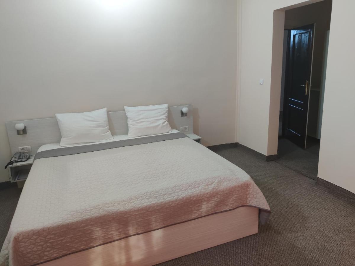 Hotel Corola Nagyvárad Kültér fotó