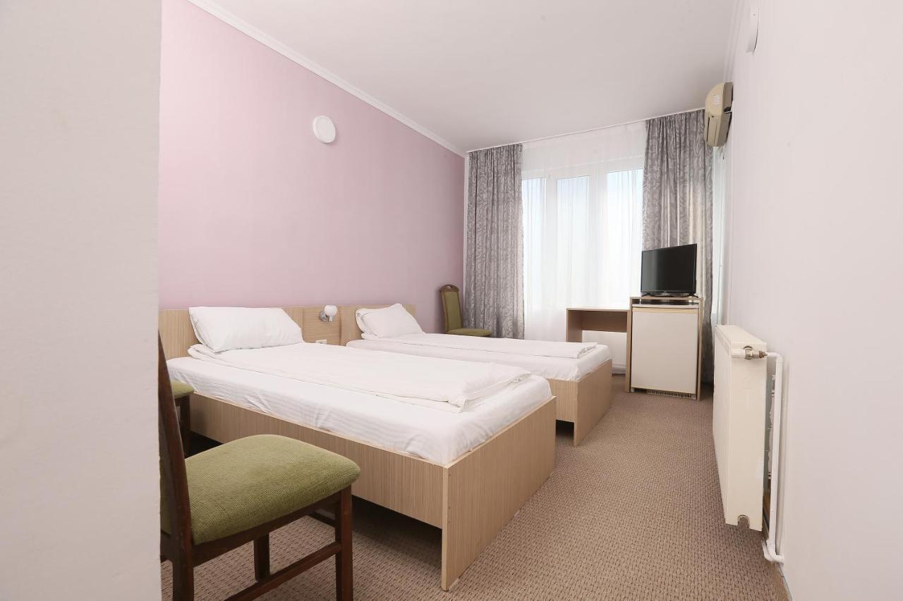 Hotel Corola Nagyvárad Kültér fotó